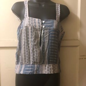 Blouse with bottoms in the back